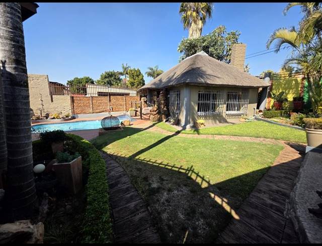 3 BEDROOM HOUSE FOR SALE IN SINOVILLE